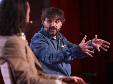 Santi Alverú y Jordi Évole en la rueda de 'Eso que tú me das' Santi Alverú y Jordi Évole en la rueda de 'Eso que tú me das'