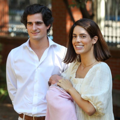 Fernando Fitz-James Stuart y Sofía Palazuelo presentan a su hija Rosario