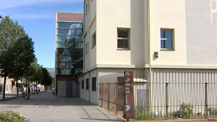 La escuela Puig-Agut, de Manlleu (Barcelona) La escuela Puig-Agut, de Manlleu (Barcelona)