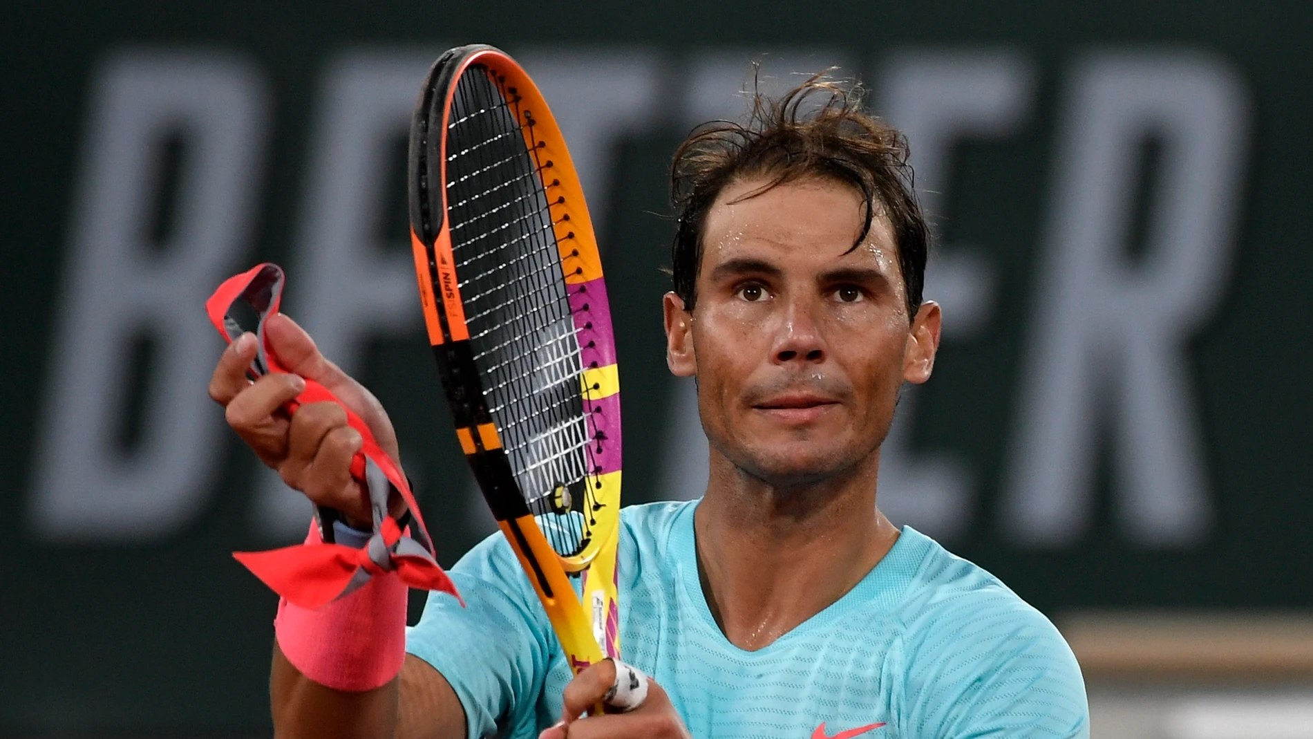 Rafa Nadal aplaude tras su victoria en su estreno en Roland Garros Rafa Nadal aplaude tras su victoria en su estreno en Roland Garros