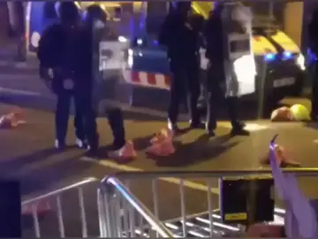 Lanzan cabezas de cerdo a los Mossos en la protesta en Barcelona contra la inhabilitación de Quim Torra Lanzan cabezas de cerdo a los Mossos en la protesta en Barcelona contra la inhabilitación de Quim Torra