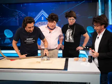 Marron y Los Morancos ponen a prueba el aspirador de fluidos en 'El Hormiguero 3.0': ¿logrará absorber cualquier líquido? Marron y Los Morancos ponen a prueba el aspirador de fluidos en 'El Hormiguero 3.0': ¿logrará absorber cualquier líquido?