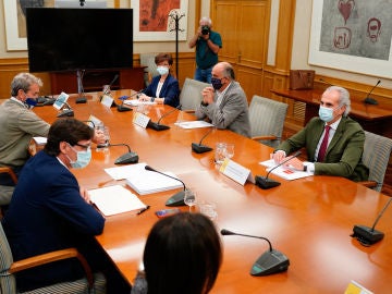 Reunión entre el ministro Salvador Illa y el consejero de Sanidad de Madrid