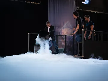 Apuesta en directo en 'El Hormiguero 3.0': ¿quién gana en un cara a cara entre el hielo y el fuego? Apuesta en directo en 'El Hormiguero 3.0': ¿quién gana en un cara a cara entre el hielo y el fuego?