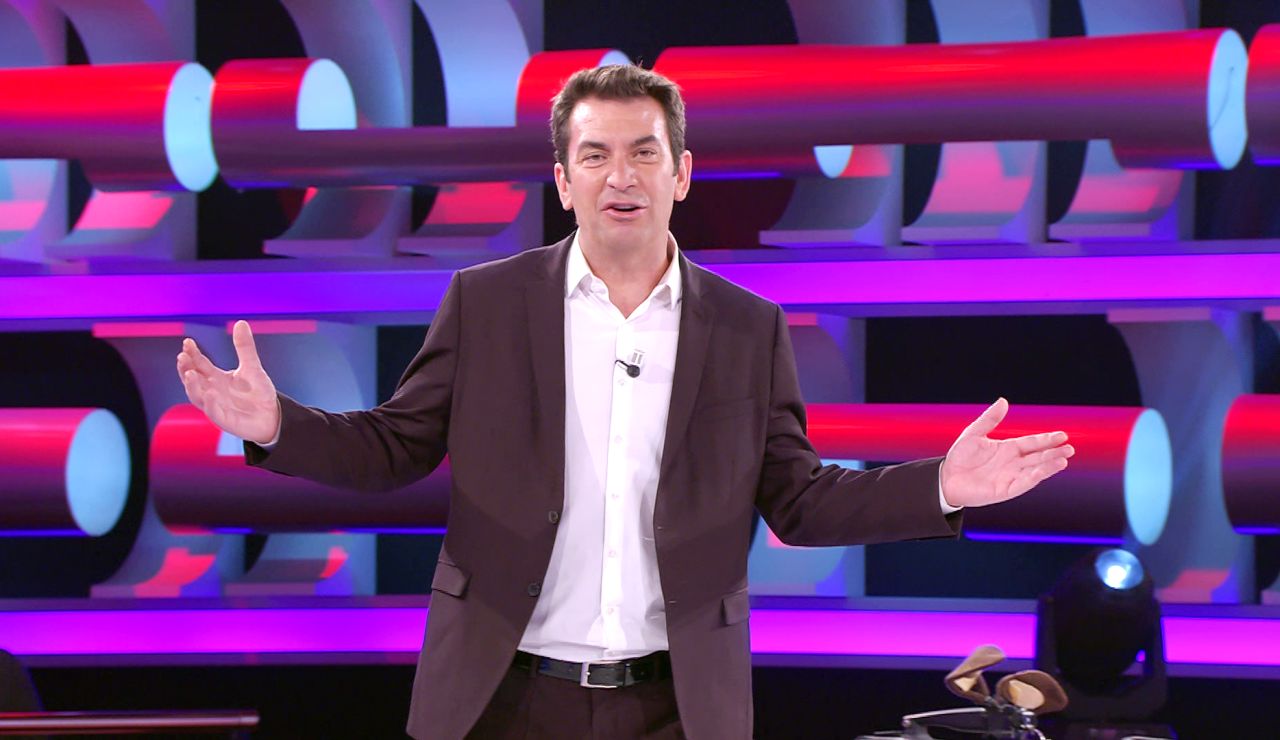 La flipante coincidencia de dos concursantes que hace a Arturo Valls presentar la versión italiana de ‘¡Ahora caigo!’ La flipante coincidencia de dos concursantes que hace a Arturo Valls presentar la versión italiana de ‘¡Ahora caigo!’