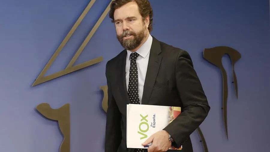 Vox: Iván Espinosa de los Monteros denuncia el robo de su portafolios Vox: Iván Espinosa de los Monteros denuncia el robo de su portafolios