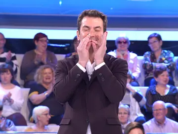 Arturo Valls pide el Nobel del humor para una concursante por su genial chiste ‘sueco’ en ‘¡Ahora caigo!’ Arturo Valls pide el Nobel del humor para una concursante por su genial chiste ‘sueco’ en ‘¡Ahora caigo!’