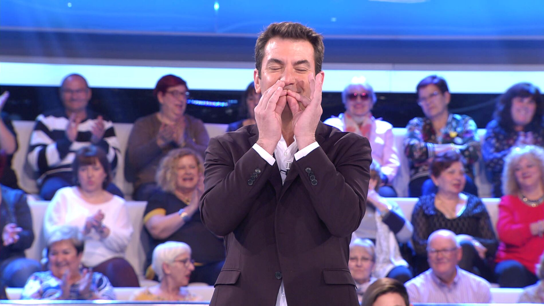 Arturo Valls pide el Nobel del humor para una concursante por su genial chiste &lsquo;sueco&rsquo; en &lsquo;&iexcl;Ahora caigo!&rsquo; 