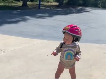Polly Gray, la niña de 11 meses que triunfa en TikTok patinando 
