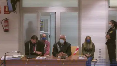La agente de Policía que contempló el presunto crimen de la ‘viuda negra’ de Alicante: “Lo habéis matado" La agente de Policía que contempló el presunto crimen de la ‘viuda negra’ de Alicante: “Lo habéis matado"