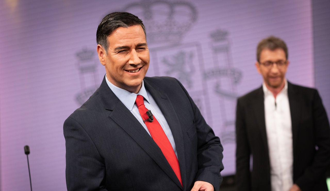 'Pedro Sánchez' sorprende con 'Tinder' en 'El Hormiguero 3.0': "Hay que buscar votos donde sea" 'Pedro Sánchez' sorprende con 'Tinder' en 'El Hormiguero 3.0': "Hay que buscar votos donde sea"