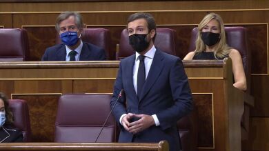 Gobierno y oposición se acusan de poner en peligro la monarquía