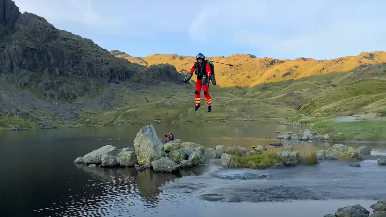 Reino Unido experimenta con un 'jet suit' para rescatar a v&iacute;ctimas en zonas remotas de las monta&ntilde;as