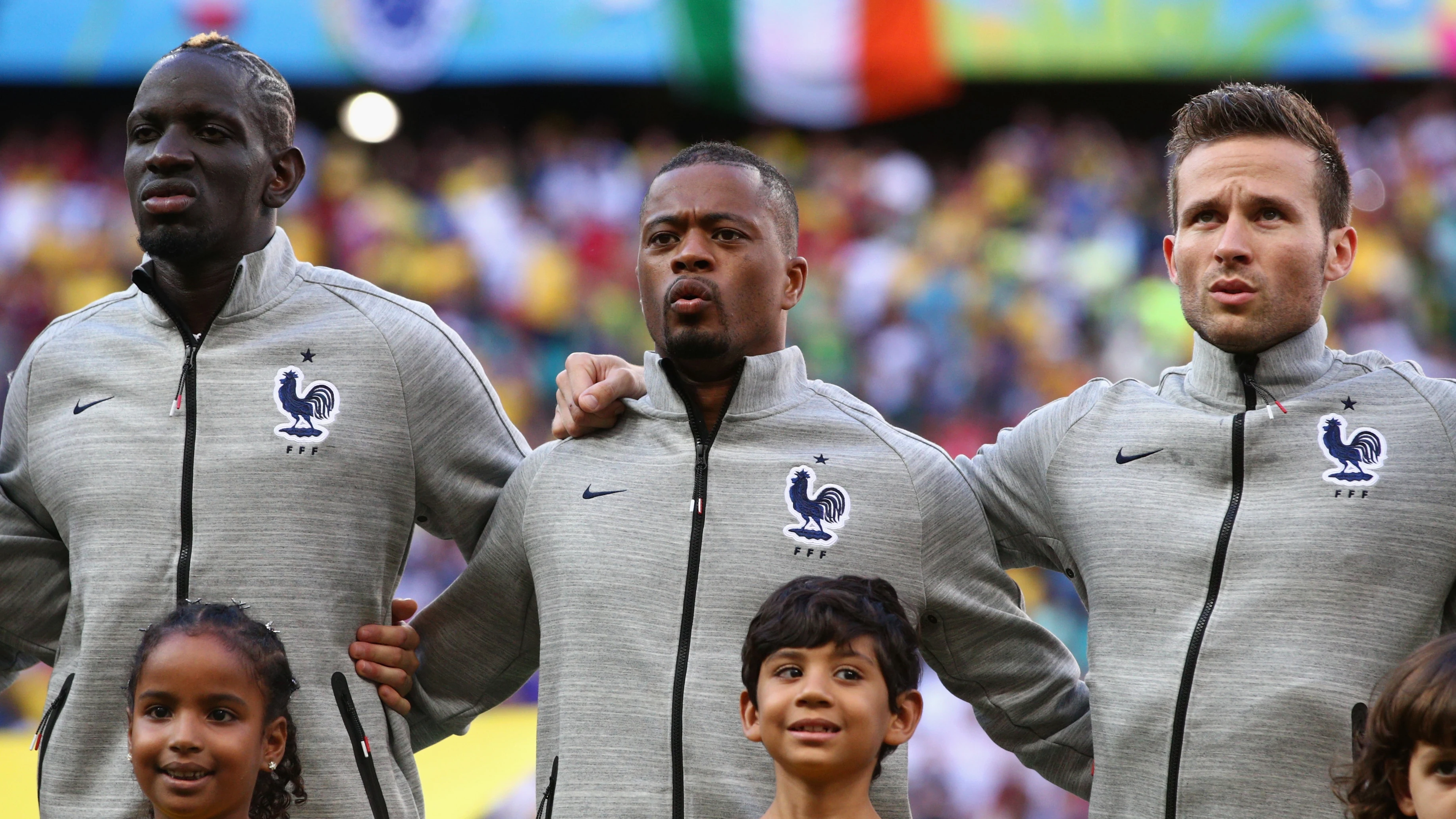 Evra revela el escándalo racista en el fútbol francés: "Llegaban cartas y cajas llenas de caca y todo se escondía" Evra revela el escándalo racista en el fútbol francés: "Llegaban cartas y cajas llenas de caca y todo se escondía"