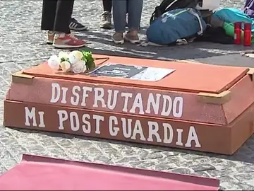 Los médicos MIR se concentran en la plaza de Cataluña en su sexto día de huelga para pedir mejores laborales, salariales y formativas Los médicos MIR se concentran en la plaza de Cataluña en su sexto día de huelga para pedir mejores laborales, salariales y formativas