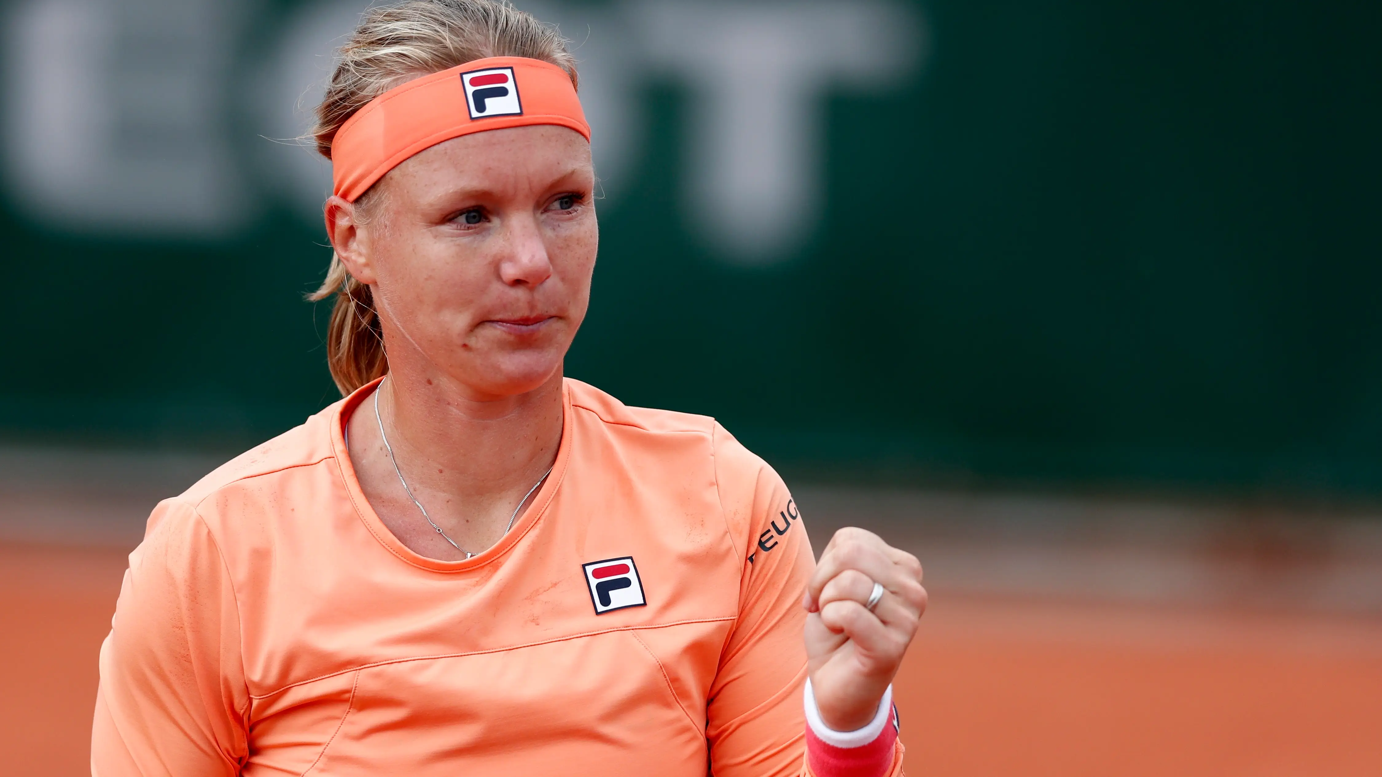 Kiki Bertens celebra un punto ante Sara Errari