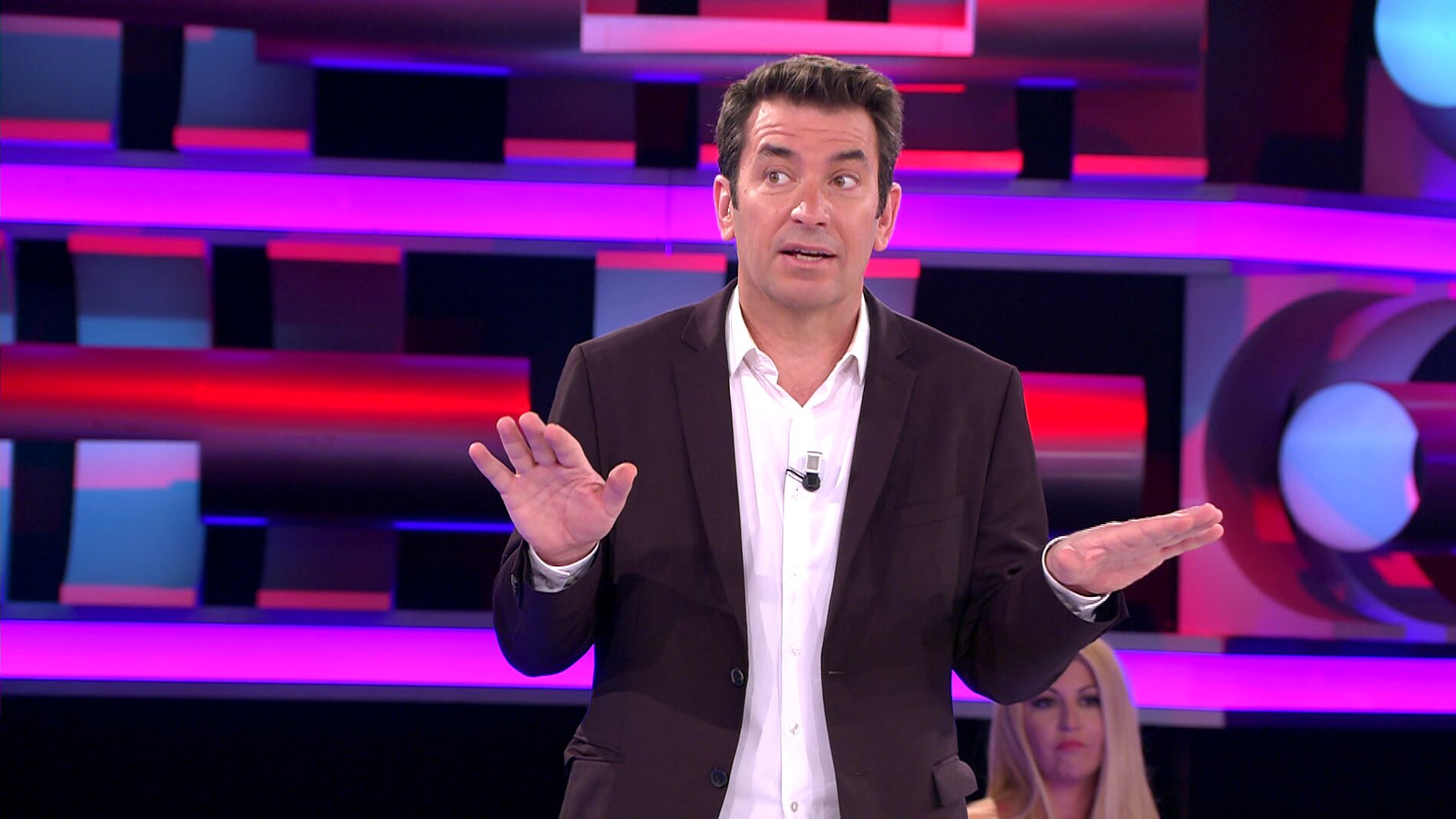 &iexcl;Vaya siesta! El susto de Arturo Valls para despertar a una se&ntilde;ora del p&uacute;blico de &lsquo;&iexcl;Ahora caigo!&rsquo; 