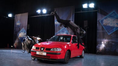 'El Hormiguero 3.0' pone a prueba el 'chaleco airbag' simulando un accidente real de moto: 