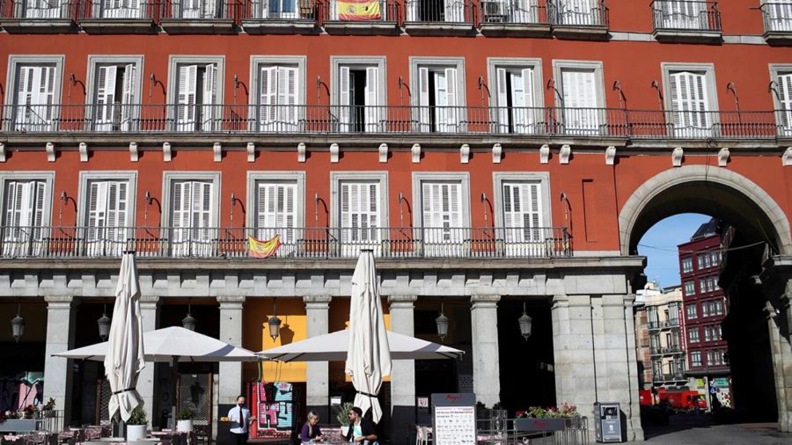 La Comunidad de Madrid, única que estudia recurrir el confinamiento ordenado por Sanidad