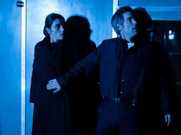 La trepidante huida de Julia y Hugo en el CIM para evitar ser detenidos La trepidante huida de Julia y Hugo en el CIM para evitar ser detenidos