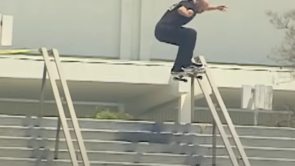 El skater Dane Burman se la juega en su nuevo vídeo 'Espero morir' El skater Dane Burman se la juega en su nuevo vídeo 'Espero morir'