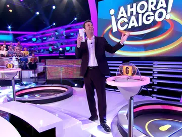 La surrealista conversación de Arturo Valls con Alexia, el asistente virtual que le ignora en ‘¡Ahora caigo!’ La surrealista conversación de Arturo Valls con Alexia, el asistente virtual que le ignora en ‘¡Ahora caigo!’