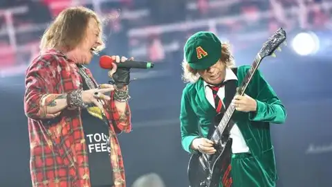 Imagen de archivo del cantante Axl Rose y el guitarrista Angus Young Imagen de archivo del cantante Axl Rose y el guitarrista Angus Young