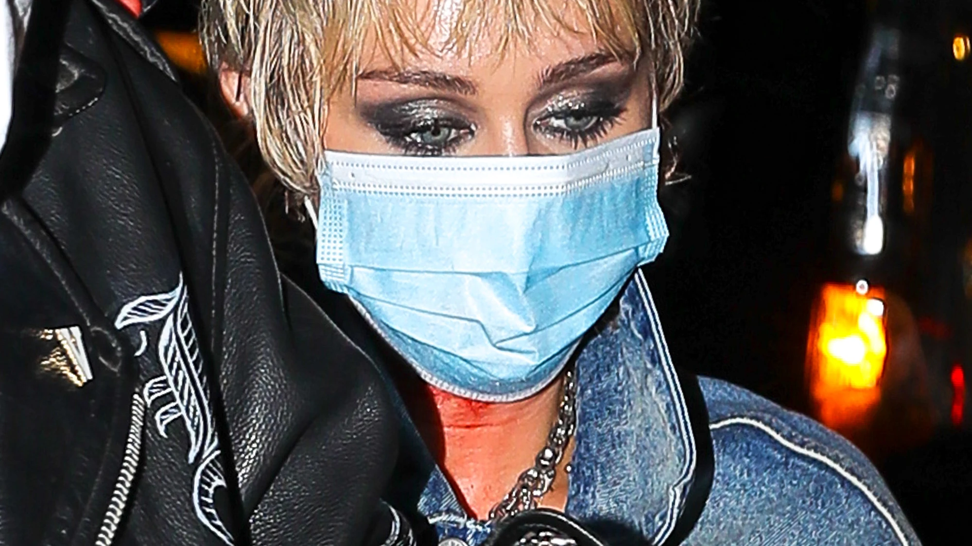 La cara de agotamiento de Miley Cyrus tras una larga jornada La artista está grabando un videoclip junto a Dua Lipa en Nueva York