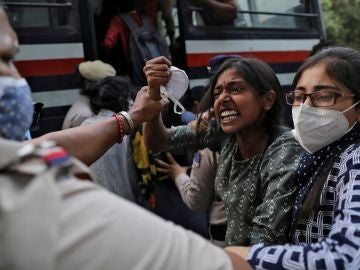 Graves disturbios tras la violación de una joven en India 