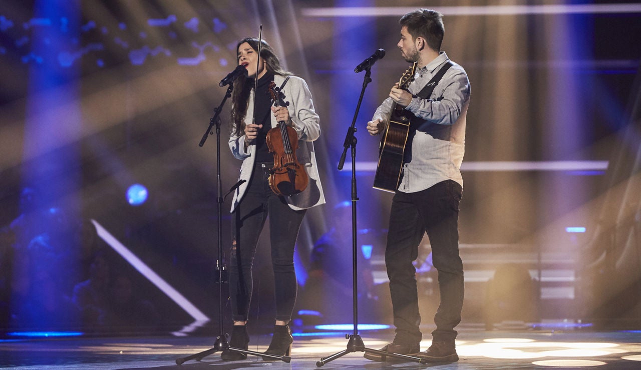22 D&uacute;o sorprende con una versi&oacute;n &uacute;nica de &lsquo;More tan words&rsquo; en las Audiciones a ciegas de &lsquo;La Voz&rsquo;