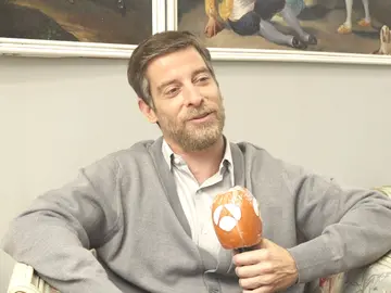 Manu Baqueiro, ante el giro dramático de la familia Gómez: "Es un desafío estupendo porque permite sacar otra faceta de los personajes" Manu Baqueiro, ante el giro dramático de la familia Gómez: "Es un desafío estupendo porque permite sacar otra faceta de los personajes"