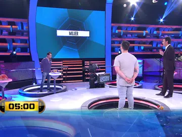 ¿Caerías por la trampilla? Una mujer heroica pone en jaque a dos concursantes en '¡Ahora caigo!' ¿Caerías por la trampilla? Una mujer heroica pone en jaque a dos concursantes en '¡Ahora caigo!'