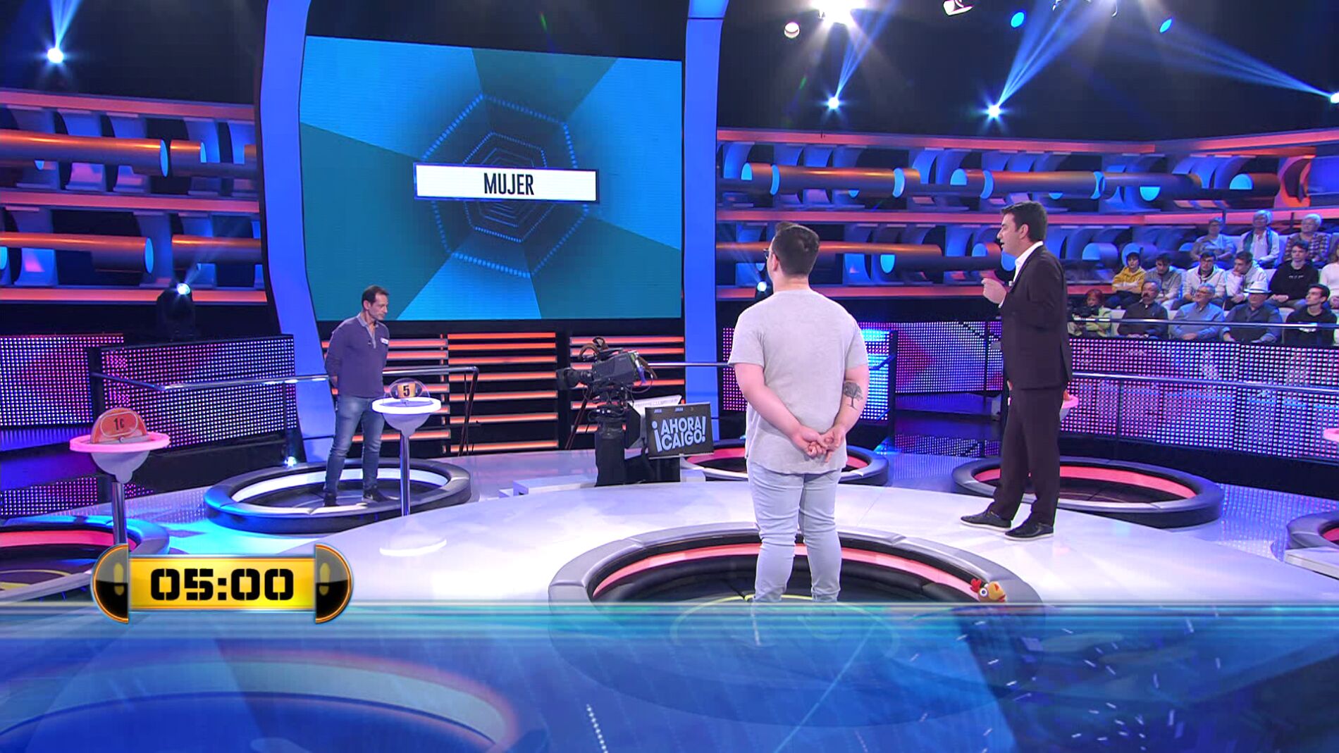 &iquest;Caer&iacute;as por la trampilla? Una mujer heroica pone en jaque a dos concursantes en '&iexcl;Ahora caigo!' 