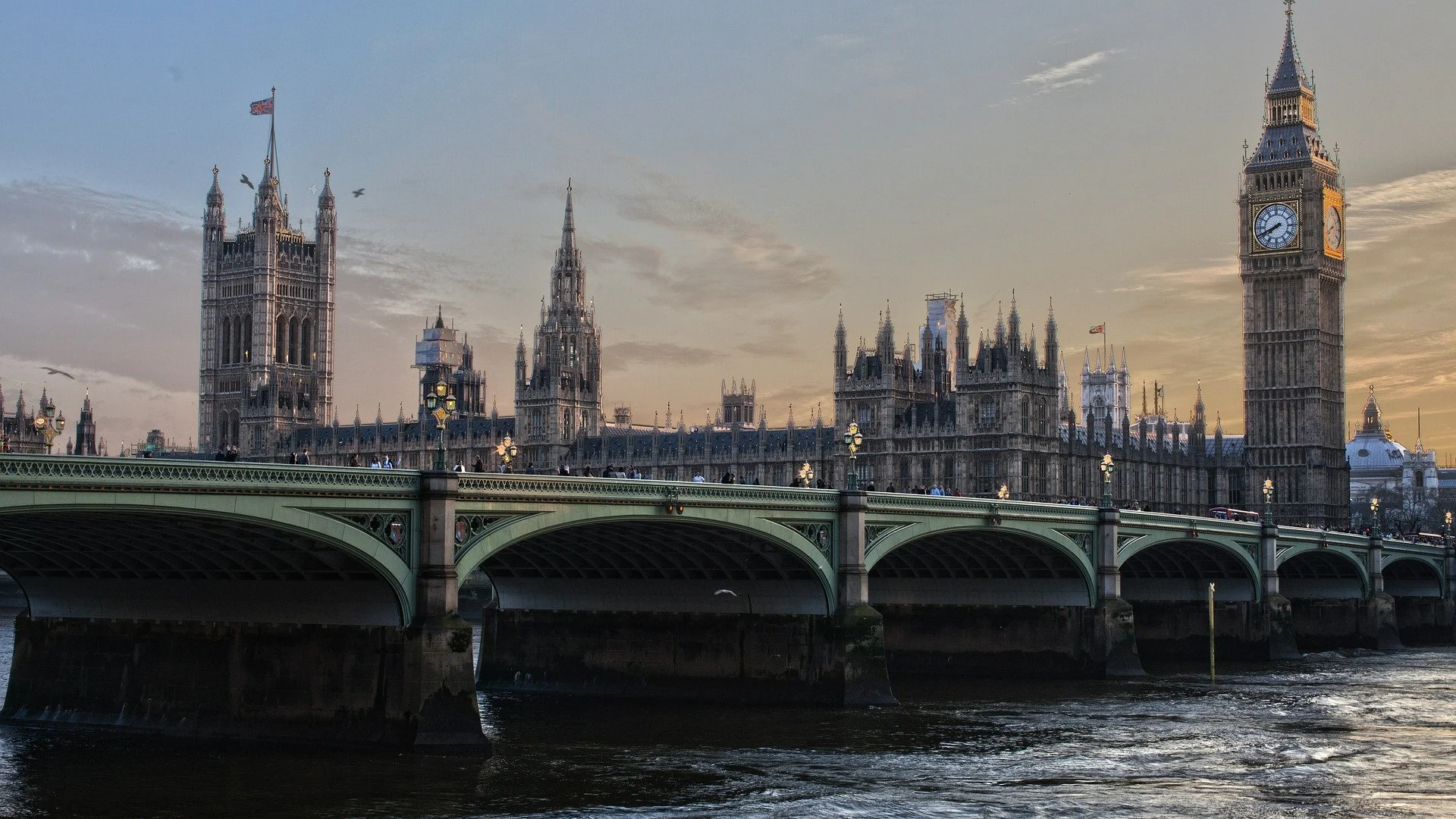 Una diputada escocesa acude al Parlamento británico con síntomas y da positivo en coronavirus Coronavirus