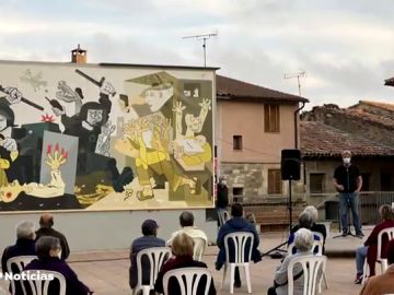 Independentistas catalanes recuerdan el 1-O con una versión del 'Guernica' de Picasso