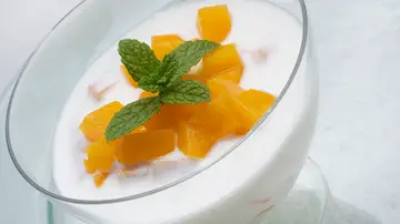 Elabora el yogur con dados de melocotón, de Karlos Arguiñano
