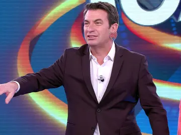 "¡A tu bola!": Un concursante y los pendientes de Arturo Valls provocan el caos en '¡Ahora caigo! "¡A tu bola!": Un concursante y los pendientes de Arturo Valls provocan el caos en '¡Ahora caigo!