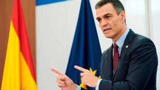 El presidente del Gobierno, Pedro S&aacute;nchez, interviene este viernes en rueda de prensa tras la cumbre extraordinaria de la UE celebrada en Bruselas, B&eacute;lgica