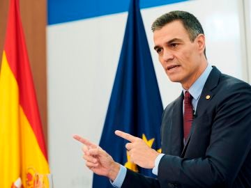 El presidente del Gobierno, Pedro Sánchez, interviene este viernes en rueda de prensa tras la cumbre extraordinaria de la UE celebrada en Bruselas, Bélgica