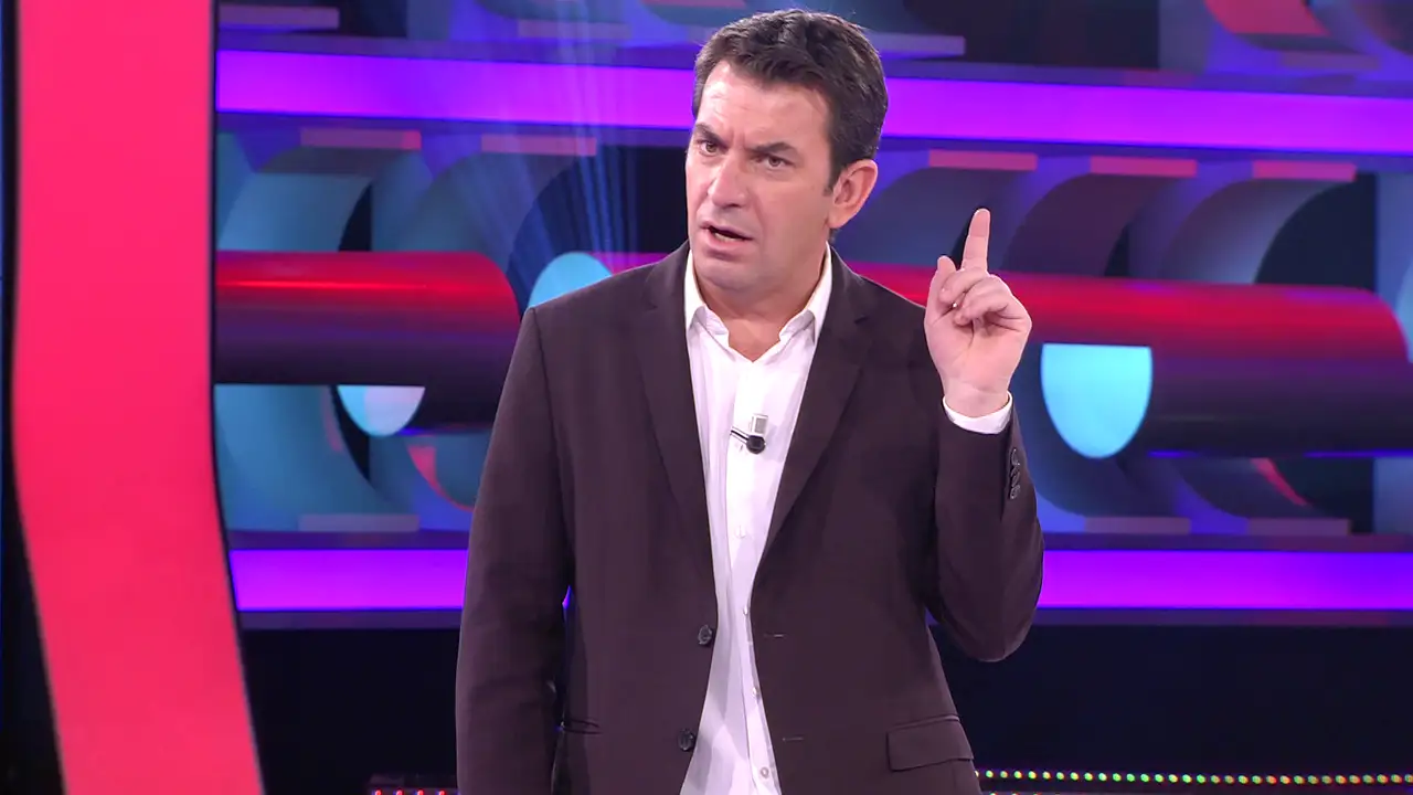 La absurda conversación de Arturo Valls en ruso con una concursante en '¡Ahora caigo!'