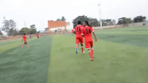 Julio César Gómez, entrenador de fútbol en la RD del Congo: "Aquí cuando un jugador lo hace bien la afición le lanza billetes" Julio César Gómez, entrenador de fútbol en la RD del Congo: "Aquí cuando un jugador lo hace bien la afición le lanza billetes"