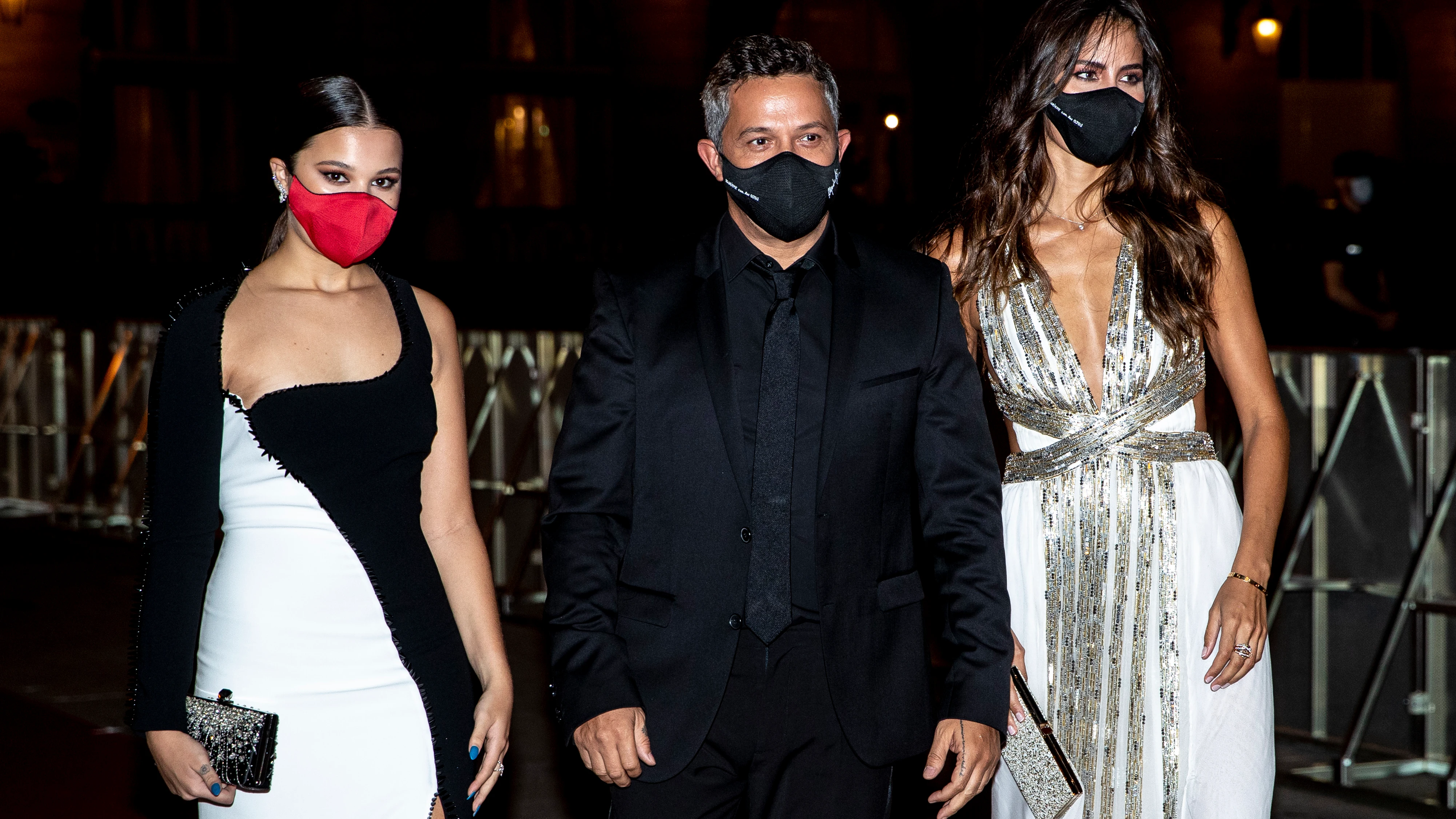 Manuela junto a su padre, Alejandro Sanz, y la novia de este, Rachel Valdés Manuela junto a su padre, Alejandro Sanz, y la novia de este, Rachel Valdés