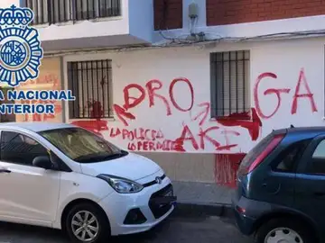Pintada en la calle de Cádiz en la que se vendía droga Pintada en la calle de Cádiz en la que se vendía droga