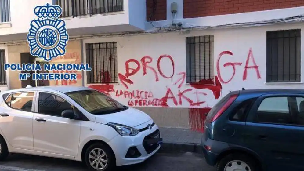 Pintada en la calle de Cádiz en la que se vendía droga Pintada en la calle de Cádiz en la que se vendía droga