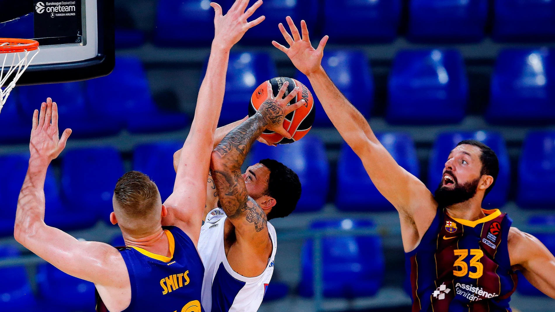 Smits y Mirotic, durante un partido del Barcelona Smits y Mirotic, durante un partido del Barcelona