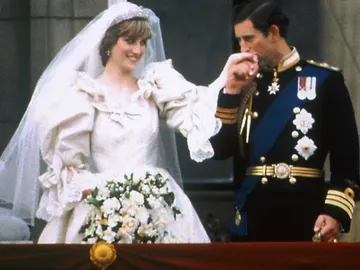 Diana de Gales y el Príncipe Carlos de Inglaterra en su boda Diana de Gales y el Príncipe Carlos de Inglaterra en su boda