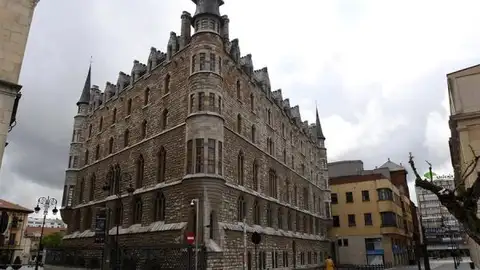 Vista del Edificio Botines en León Vista del Edificio Botines en León