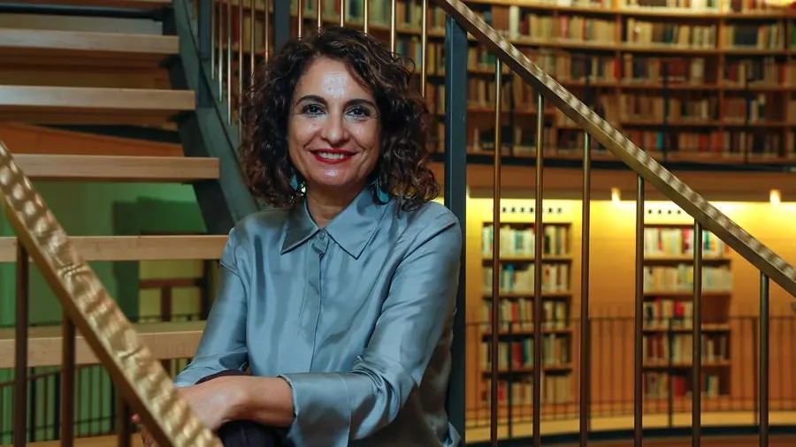 María Jesús Montero se reúne con las comunidades para informarles de las suspensiones fiscales Presupuestos 2021