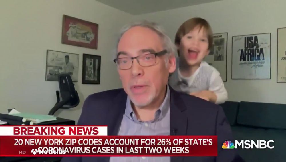 Un experto en coronavirus es interrumpido por su nieto en pleno directo en la televisión de Estados Unidos
