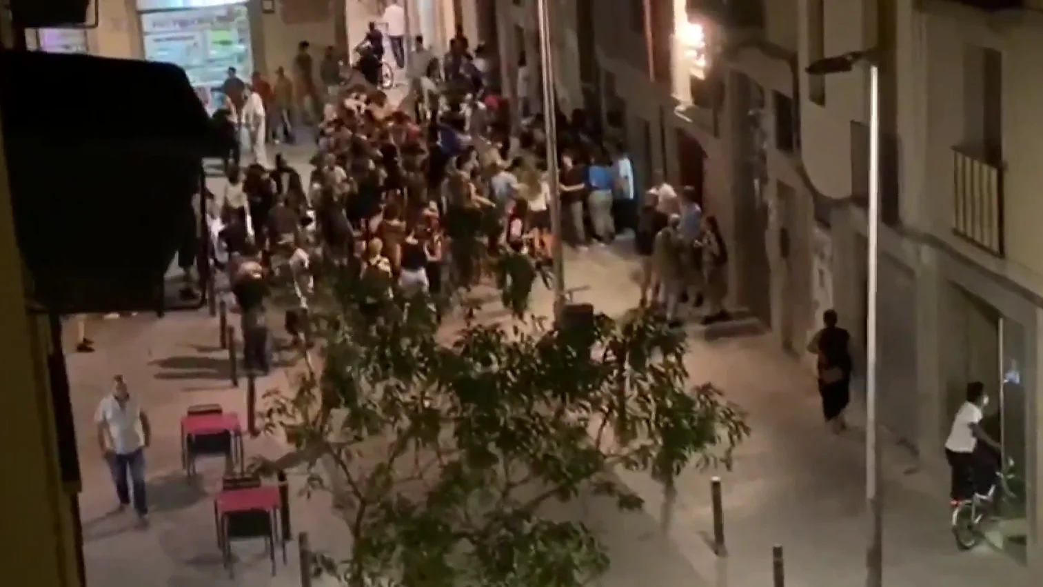 Contin&uacute;an las fiestas e imprudencias en Espa&ntilde;a en plena segunda ola de coronavirus: "Unos botellones que flipas"